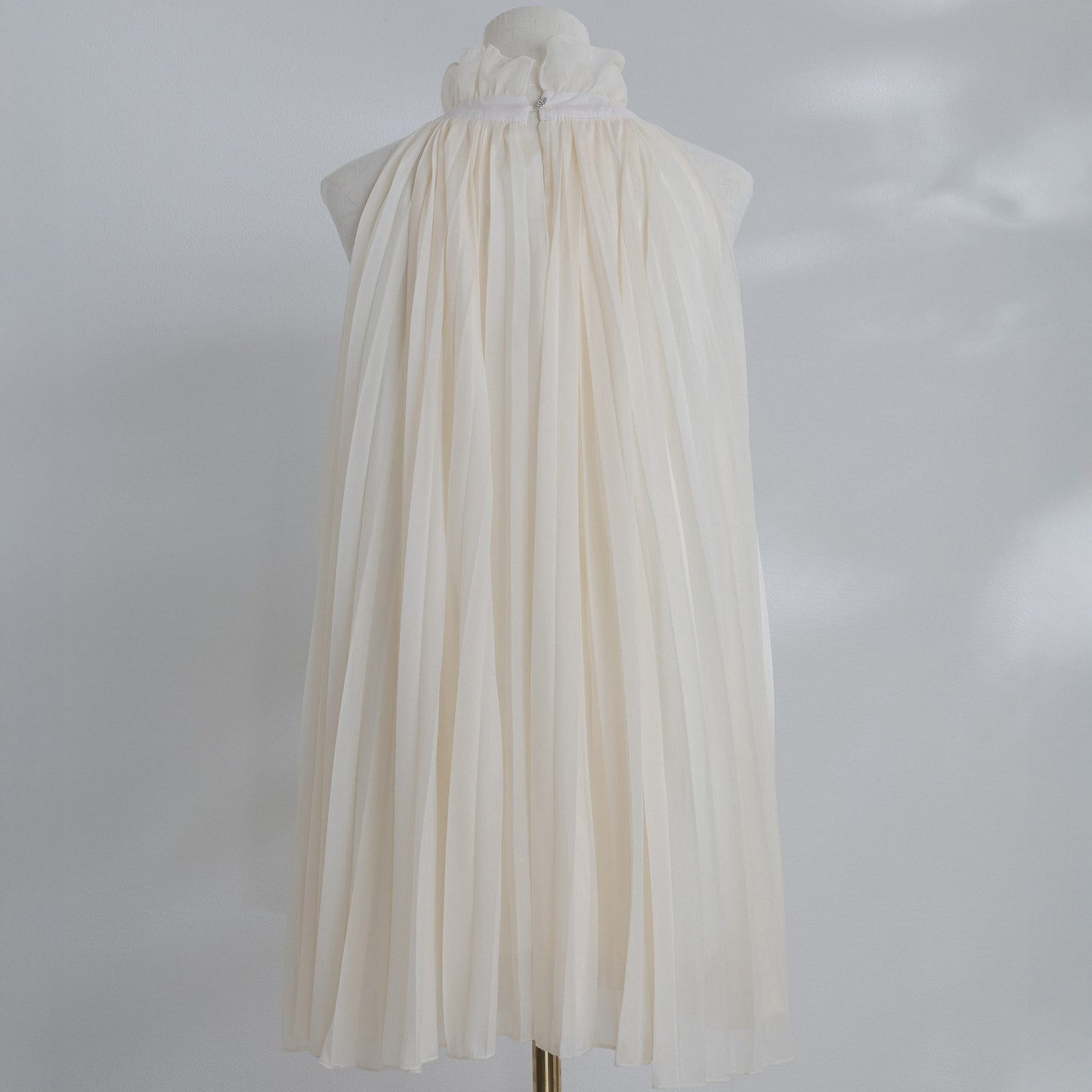 クラシカルフラワーモチーフキャミワンピース[miu504011]